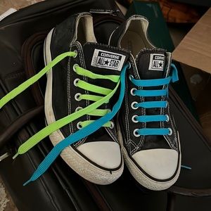 Used size 9 black converse